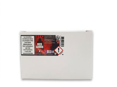 un gros plan d'un paquet de cigarettes sur fond blanc