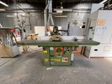 l'image d'une machine installée dans une pièce