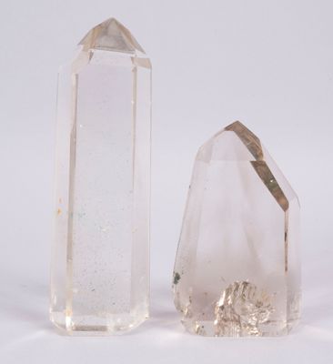 Ensemble de deux quartz, cristal de roche et fumé.