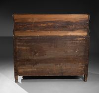 Commode scribanne à façade galbée, en bois de placage dans d… (photo 4)
