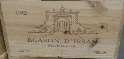 12 Blason d'Issan, Margaux, 2015, caisse bois non ouverte.