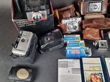 a lot of old cameras and other items that are on the table