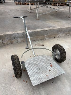 a small cart that is sitting on the ground
