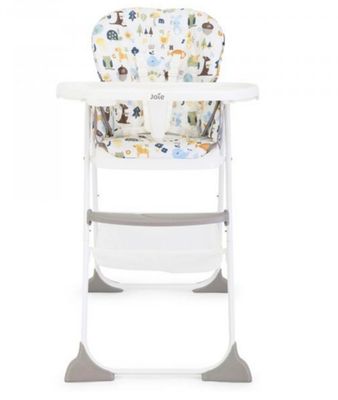 la chaise haute est blanche et est équipée d'un siège pour bébé