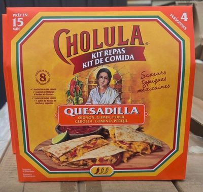 une boîte de quesadillas posée sur une table