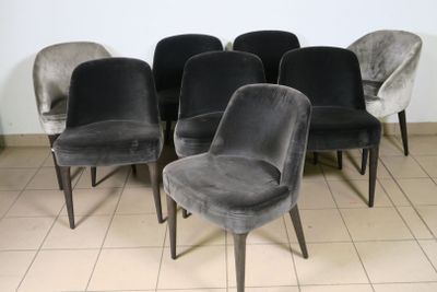Suite de six chaises velours gris foncé, étiquette Alternative - Photo 1