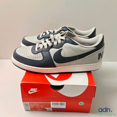 a pair of shoes that are on top of a box