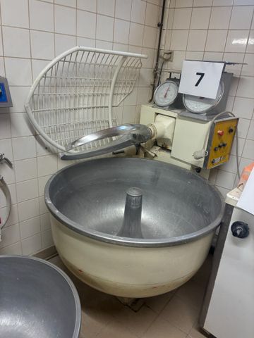Pétrin PHEBUS 2000 100 litres anciens, prise 380v. Frais en sus 1...