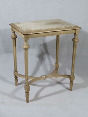 Table en bois sculpté et mouluré, la ceinture à décor de rin…