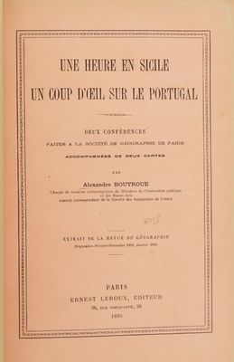 un vieux livre français dont la couverture porte un titre en noir et blanc