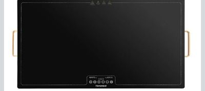 une image représentant un four de cuisine noir sur fond blanc