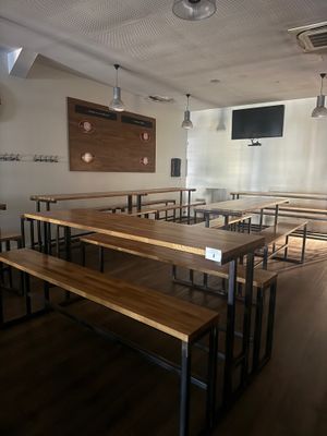 8 tables hautes avec banc bois et métal ( Long : 2,20m x 0,6… - Photo 1