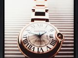 une photo d'une montre avec des chiffres romains