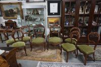 6 magnifiques chaises anciennes accompagnées de 2 fauteuils …