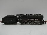 un petit train posé sur une surface blanche