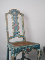 Paire de chaises cannées en bois patiné polychrome et doré à… (photo 4)