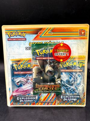 gros plan d'une boîte de cartes pokemon sur une table