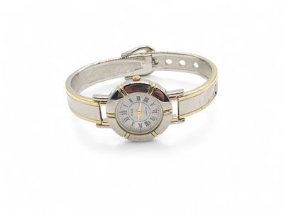 une image représentant une montre-bracelet pour femme, avec des chiffres romains