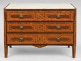une commode ancienne avec dessus en marbre