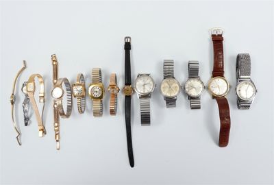 Collection de montres-bracelets vintage de différentes marqu… - Photo 1