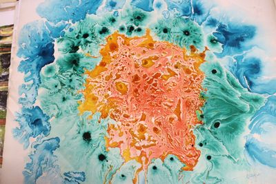 Pochette à dessin contenant des aquarelles, des acryliques d…