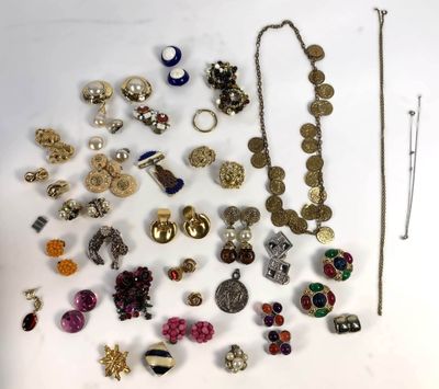 Lot de bijoux fantaisie comprenant 20 paires de clips d'orei… - Photo 1