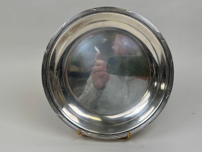 un homme se prenant en photo dans un miroir