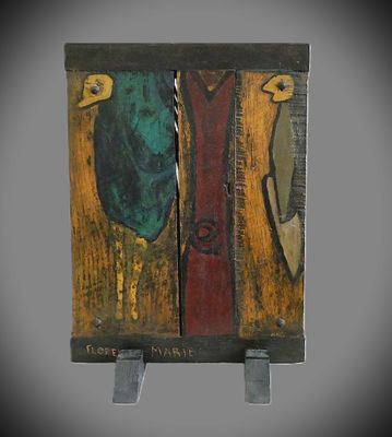 peinture représentant deux poissons sur un socle en bois, sur fond gris
