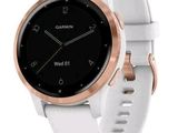 un gros plan d'une montre Garmin blanche et en or rose