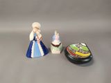 two figurines that are next to each other on a table