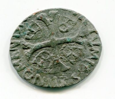 une vieille pièce de monnaie sur laquelle figure un arbre, posée sur une surface blanche