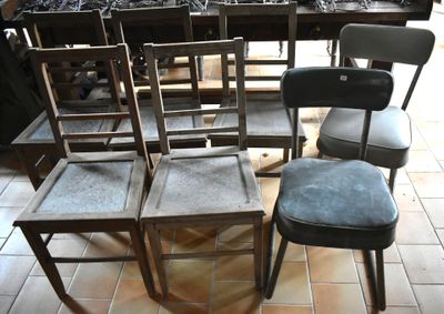 le nombre de chaises qui sont assises ensemble dans une pièce