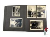 un livre dont les pages contiennent des photos de personnes