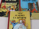 trois livres pour enfants posés les uns à côté des autres sur une table