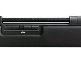 vue de face d'un autoradio noir équipé d'une télécommande