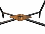 une image représentant une table en métal avec un piètement carré