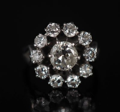 Bague marguerite en platine 950, sertie en son centre d'un d…