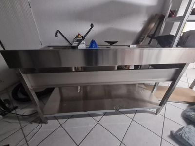 Plonge inox 2 bacs en égouttoir à tablette d’entrejambe. - Photo 1