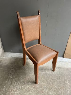 chaise de salle à manger en cuir marron avec structure et assise en bois