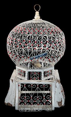 Ancienne CAGE A OISEAU de forme pagode en bois et fils métal…