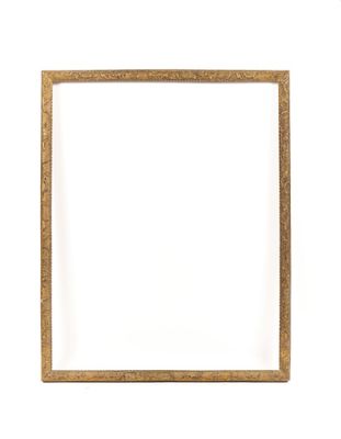 un vieux cadre photo avec un fond blanc et une bordure dorée
