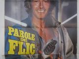 L'affiche du film « Parole de Filic » est accrochée au mur.