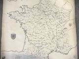 une vieille carte de la France avec un blason et un blason