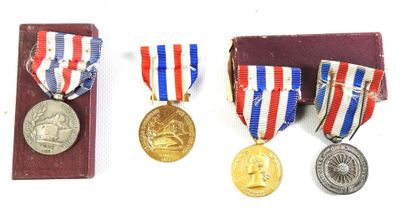 Ensemble de 3 médailles d'honneur civiles dont 2 en boîte, u…