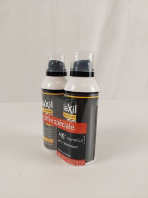 deux flacons de déodorant Axel pour homme et un flacon de déodorant Axel pour homme sur fond blanc
