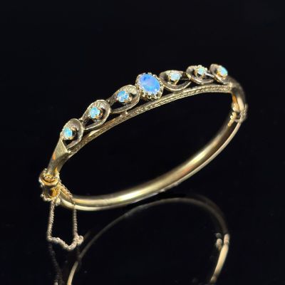 a gold bracelet with oplites and diamonds