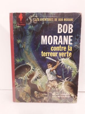 la couverture d'un livre sur laquelle figure l'image d'un homme tenant un couteau