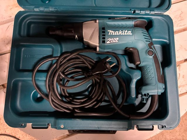 MAKITA FS2500. Visseuse filaire. Démarre. Visite-le Lundi 24 nove...