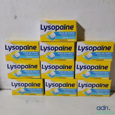 quatre boîtes de Lyspaine sont empilées les unes sur les autres