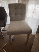 Paire de fauteuils gris et deux chaises (tâches). (photo 3)